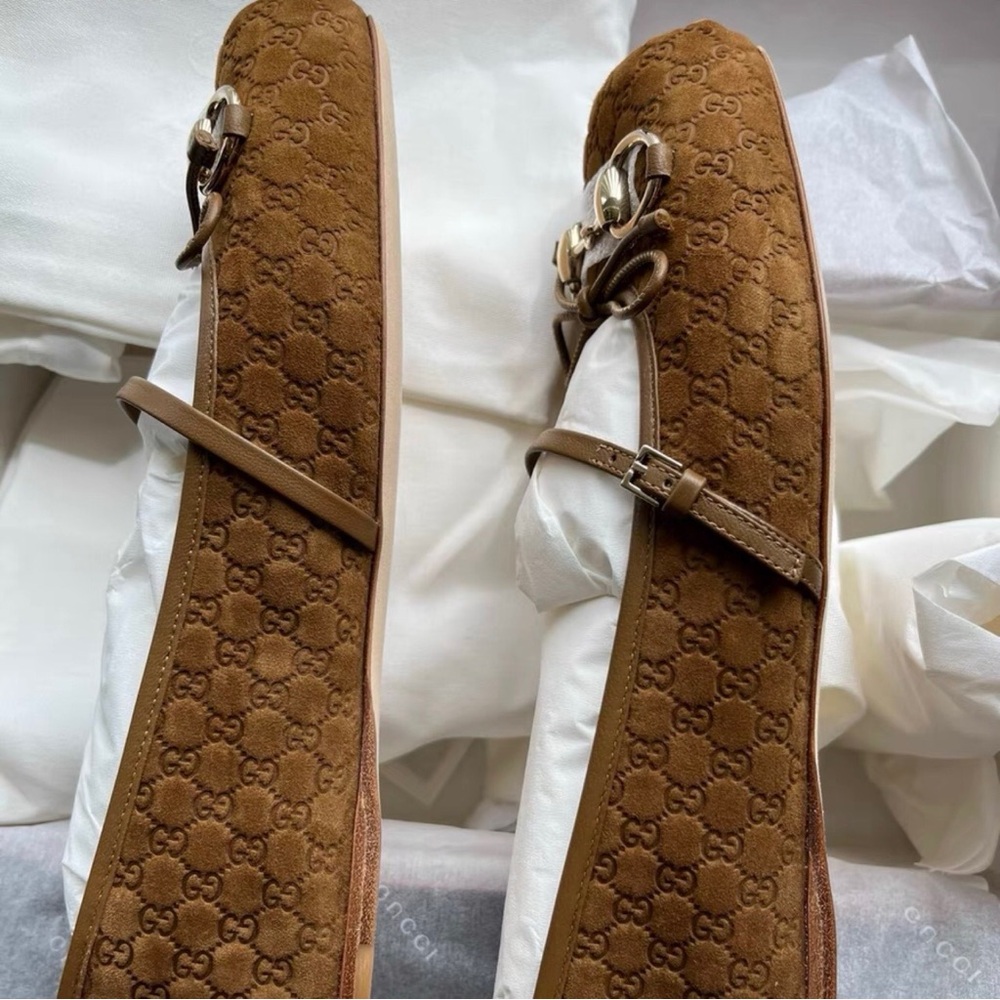 Gucci Brown Flats with Gold Detailing - Picture 2 of 6